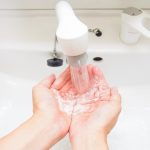 洗面台の鏡の汚れが気になるときの掃除方法とは？