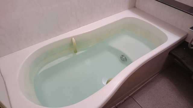 浴槽に付いたピンク色の汚れが取れない原因と掃除方法 カンタン掃除とアイデア洗濯術 Clean House